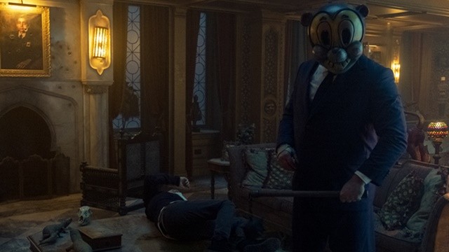 Umbrella-Academy-S1E3-Hazel-Vanya